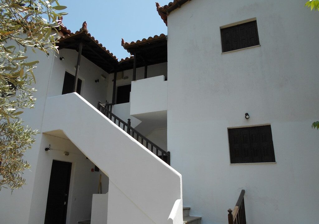 Συγκρότημα Δωματίων με πισίνα-gallery04-skopelosrealestate.net