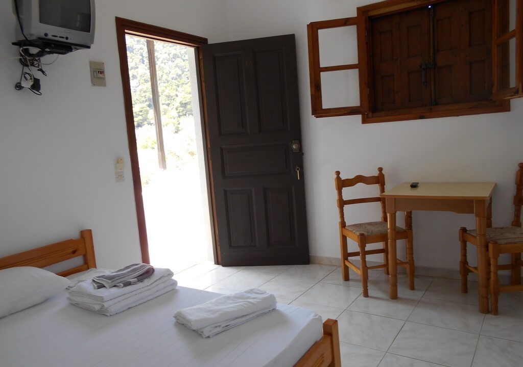 Συγκρότημα Δωματίων με πισίνα-gallery06-skopelosrealestate.net
